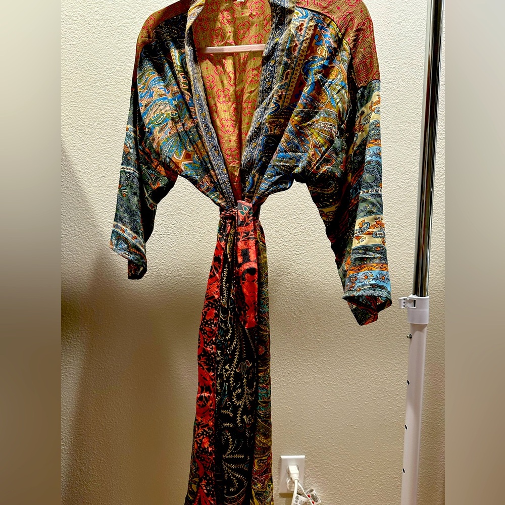 Women’s kimono from Karma Highway.  One size fits all, worn once belt included.